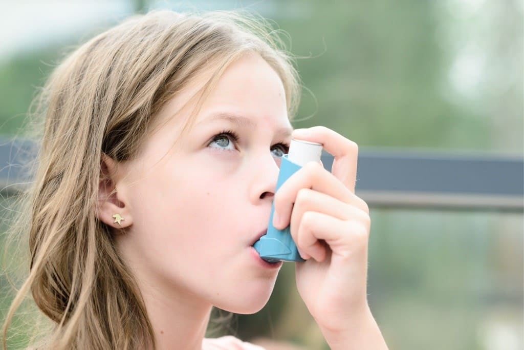 Asma infantil y contaminación están muy relacionados. Asma infantil y contaminación están muy relacionados.