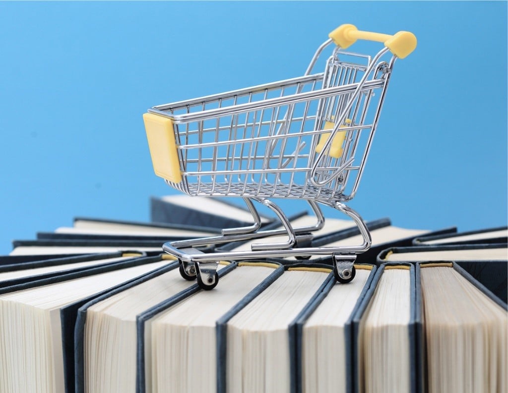 Los padres españoles creen que el gasto en libros es demasiado alto. Los padres españoles creen que el gasto en libros es demasiado alto.