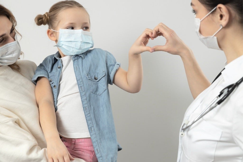 Pediatras españolas anuncian un registro de menores infectados por Covid-19 Los pediatras pondrán en marcha un programa de rastreo y archivo de casos de coronavirus en niños para poder establecer rutinas efectivas de acción.