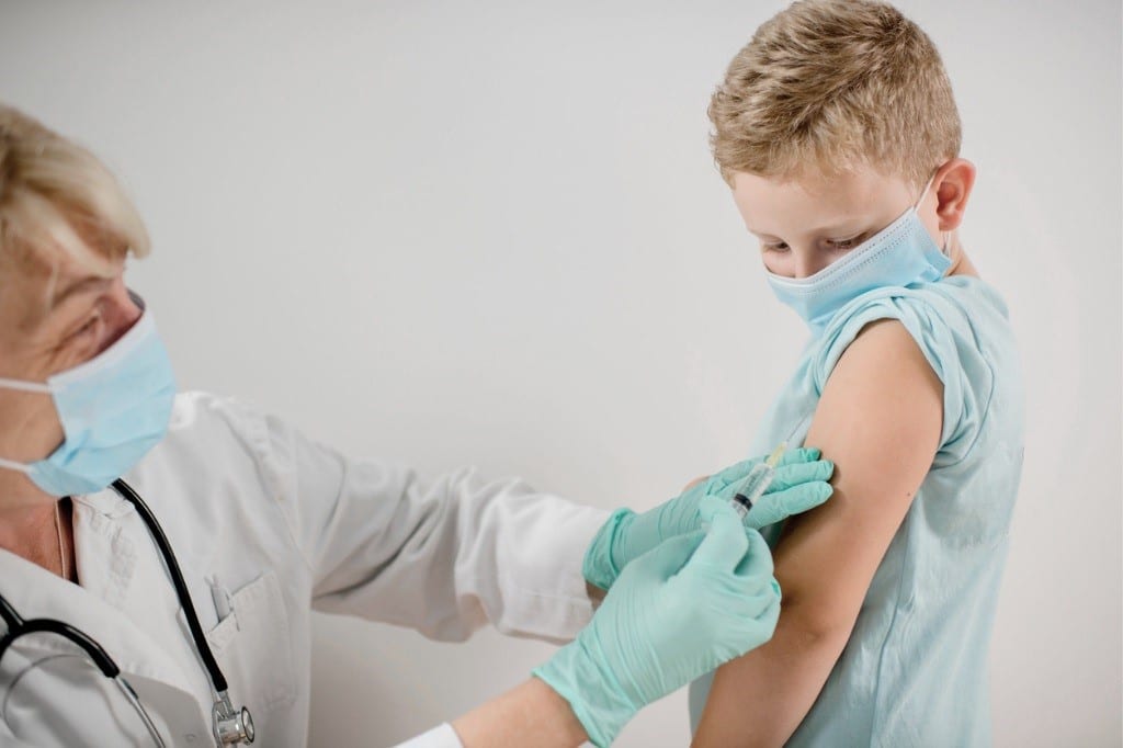 Vacunas en 2021, ¿qué recomiendan los pediatras? Las nuevas pautas del calendario de vacunaciones recomendado por AEP.