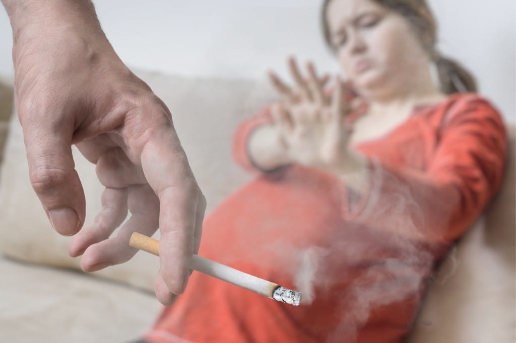 Alejar el tabaco para asegurar un correcto desarrollo a la larga La exposición al tabaco en el embarazo puede tener serias consecuencias.
