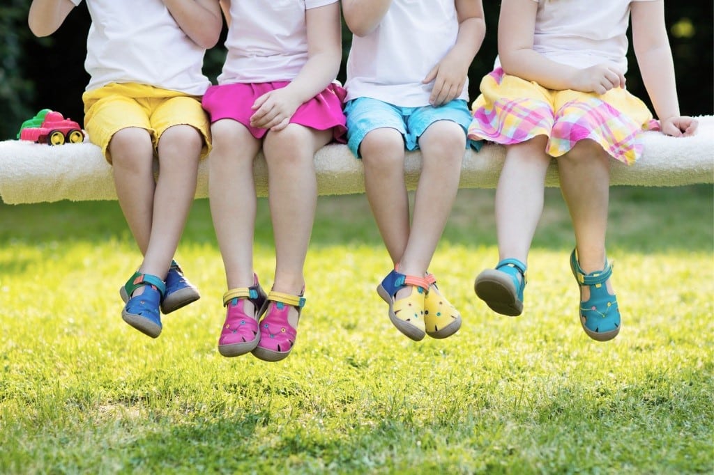 Errores en el calzado de tus hijos en verano Los errores que debes evitar a la hora de cuidar los pies de tus hijos en verano.