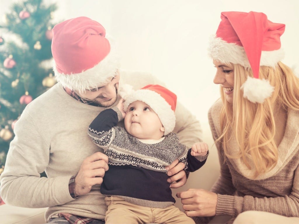 Cómo hacer inolvidable la primera Navidad con tu bebé Así podrás disfrutar de las primeras navidades con tu bebé.