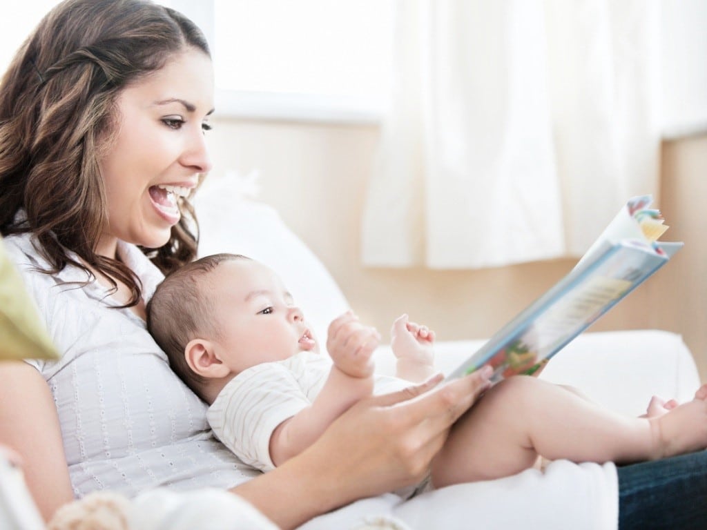 Leer a los bebés, descubre todos sus beneficios Leer a los bebés tiene grandes beneficios, aunque en un primer momento pueda parecer lo contrario.