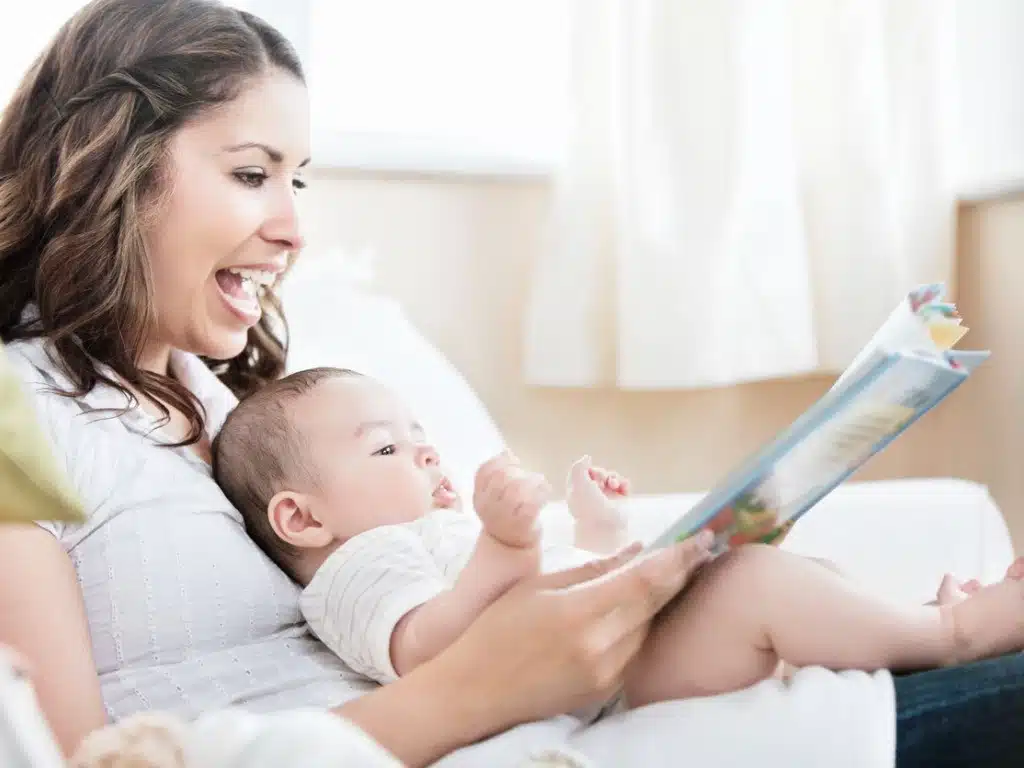 Leer a los bebés, descubre todos sus beneficios Leer a los bebés tiene grandes beneficios, aunque en un primer momento pueda parecer lo contrario.