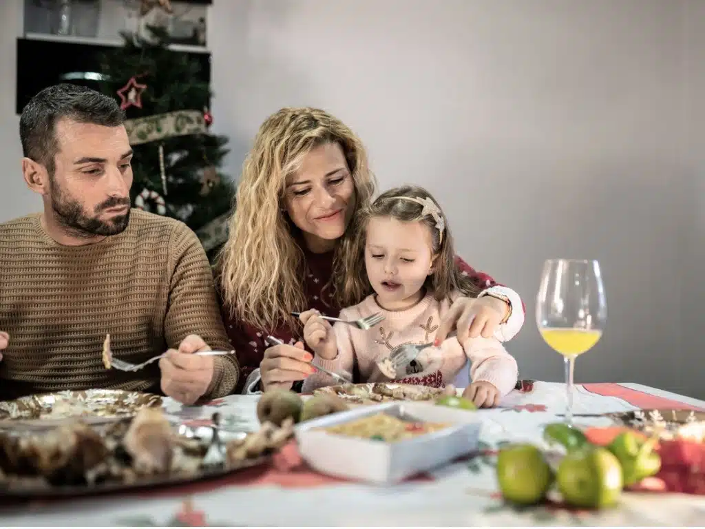 El decálogo para mantenerse saludable en vacaciones navideñas Estos son los mejores consejos para que las comidas navideñas sean lo más saludables posibles.