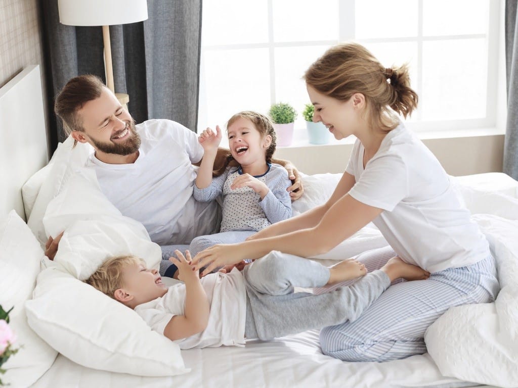 El amor en la crianza de los hijos consigue adultos generosos El amor en la familia es de gran ayuda para inculcar buenos valores en los más pequeños.