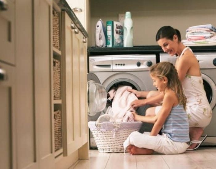 Por qué es bueno que los hijos ayuden con las tareas domésticas
