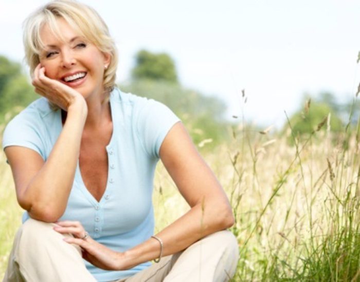 14/05/2014 Menopausia: cóimo hacer frente a los síntomas.

la mujer, los cambios físicos asociados a la mediana edad pueden menoscabar de forma temporal su calidad de vida. Adoptar hábitos más saludables, tener una actitud positiva y no dejar de actuar frente a las molestias cotidianas pueden ser opciones más que suficientes para superar la etapa de la menopausia.

SOCIEDAD
THINKSTOCK