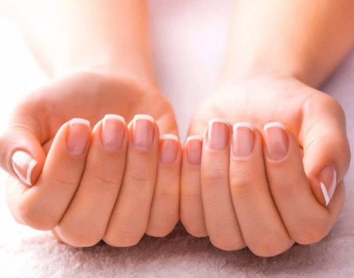 16/05/2014 Cómo cuidar las uñas.

sentido instrumental de las uñas ha dado paso a un uso estético que, en ocasiones, pasa por alto los aspectos relacionados con la salud. La fuerza o el aspecto de las uñas pueden además indicar la existencia de un trastorno subyacente.

SOCIEDAD
THINKSTOCK