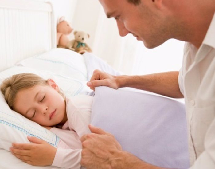 30/05/2014 La importancia del sueño infantil.

Dormir, el anhelo de los mayores y el horror de los menores.  Esto se debe a que los niños tienen una visión del mundo en términos de presente y no de futuro. Para un niño dormir significa perderse todas las cosas interesantes que suceden o que podrían suceder mientras están durmiendo.

SOCIEDAD
THINKSTOCK