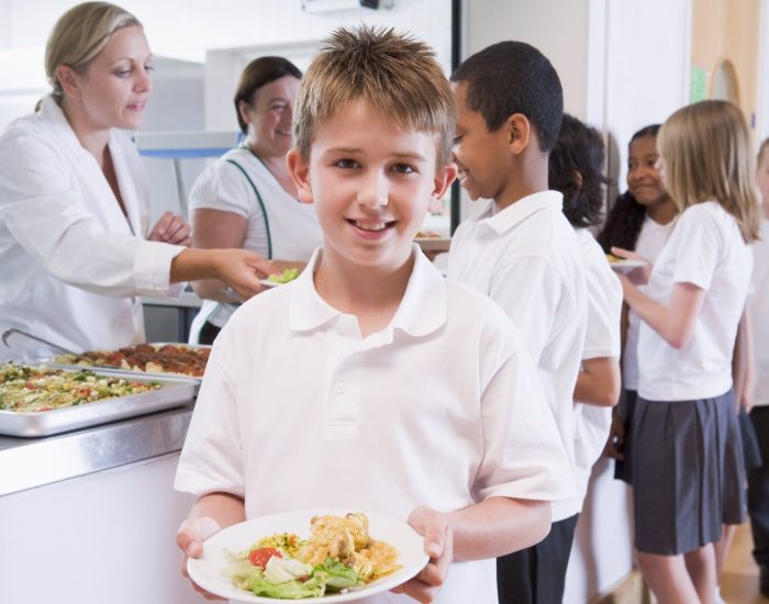 13/02/2015 Comedor escolar, comer sano en el colegio.

Que nuestros hijos coman en el comedor del colegio es en muchas ocasiones una obligación, especialmente cuando tenemos dificultades para conciliar la vida laboral y la personal. Pero no sólo son buenos para los horarios de los padres, sino que el comedor escolar puede tener múltiples beneficios para nuestros hijos.

ESPAÑA EUROPA MADRID SOCIEDAD
THINKSTOCK