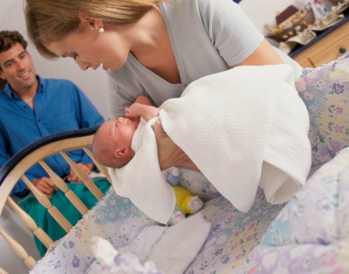 18/02/2015 Acostar a los bebés, dormir, errores de los padres, bebé en cuna.

los niños hay que enseñarles a dormir. Y no siempre es fácil. Sin embargo, es esencial que desde pequeños tengan unos buenos hábitos de sueño para que descansen lo que necesitan. Los padres, en nuestro afán por hacer las cosas mejor, en ocasiones fallamos. Aquí tienes algunos de los principales errores que cometemos, y que debemos evitar.

ESPAÑA EUROPA MADRID SOCIEDAD
THINKSTOCK