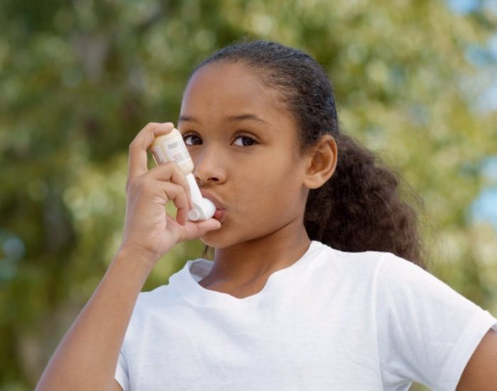 12/03/2015 Girl (7-9) using inhaler, outdoors
ESPAÑA EUROPA MADRID SOCIEDAD
THINKSTOCK