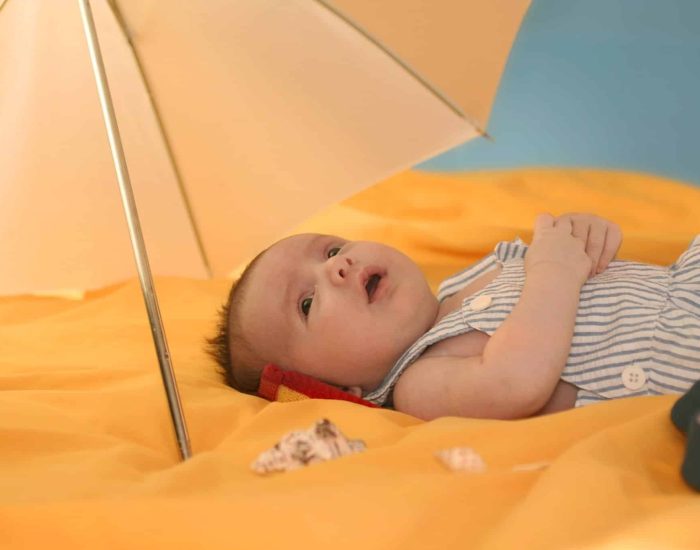 22/07/2016 Consejos para aliviar al bebé cuando hace mucho calor.

Estos días Madrid y otras comunidades están registrando muy altas temperaturas. Temperaturas que afectan a nuestra estado de ánimo, nos sentimos más cansados, irritables*.Esto también influye y en mayor medida a los bebés, cuyo organismo no está acostumbrado a los cambios bruscos de temperatura.

SOCIEDAD
ISTOCK