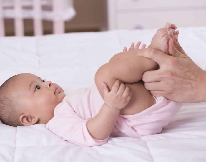 09/12/2016 Cómo dar masajes al bebé.

masajes son un medio excelente para los padres que quieren brindar a sus hijos el mejor comienzo de su vida. En nuestra revista de noviembre decíamos que los bebés obtienen grandes beneficios: ayudan a aliviar el trauma del parto y les hacen entrar en un estado receptivo con el cual consiguen un desarrollo adecuado. Los niños que empiezan a andar y reciben masajes con regularidad dominan con mayor facilidad las habilidades locomotoras. El masaje es una forma placentera de conocer al bebé y de establecer con él una relación rica y satisfactoria.

MADRID SOCIEDAD
ISTOCK