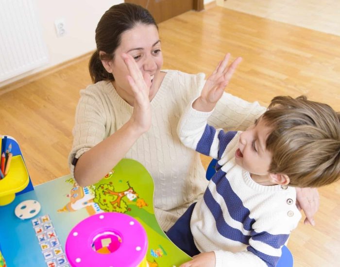 20/12/2016 Sabes jugar con tus hijos?.

con niños entre tres y seis años es un reto al que muchos adultos no saben enfrentarse. Ya no son los bebés a los que cualquier carantoña les hacía felices, ni tampoco chavales que ansíen entrar en nuestro mundo de adultos.

SOCIEDAD
ISTOCK