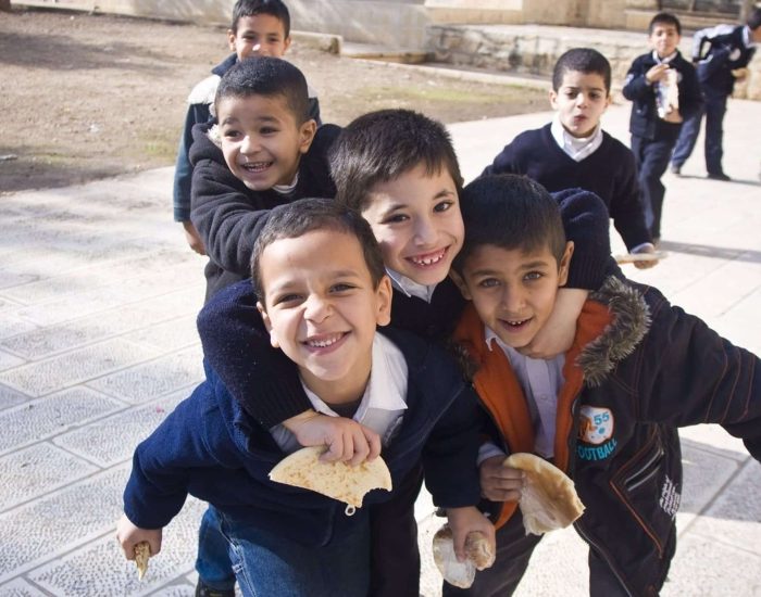 14/03/2017 El patio escolar, un espacio educativo.

las clases, niños y niñas trabajan juntos y entablan relaciones de compañerismo y cooperación bajo la mirada de un educador. Sin embargo, en los ratos de recreo en el patio del colegio es cuando surgen los problemas los problemas de convivencia en el centro.

SOCIEDAD
ISTOCK