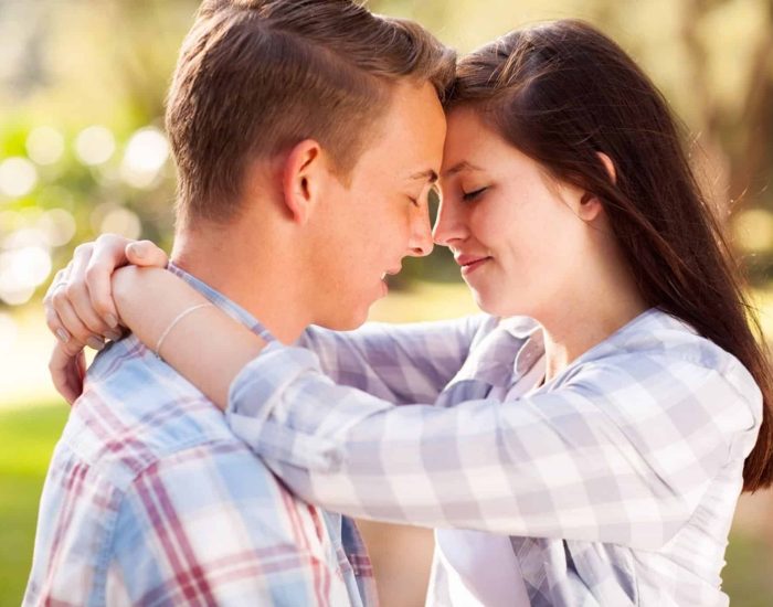 09/05/2017 Amor y adolescentes.

nuestros hijos se enfrentan al amor en la juventud, a los padres, como es lógico, nos surgen frecuentes dudas y miedos: ¿quién es?, ¿quién es su familia?, ¿qué educación ha recibido?, ¿le tratará bien? El miedo a que alguien entre en la vida de nuestros hijos y convierta esa relación en algo dañino, tóxico, es inmenso, y no es de extrañar, debido a los valores sociales que lamentablemente están en crisis en nuestra sociedad actual.

SOCIEDAD
ISTOCK