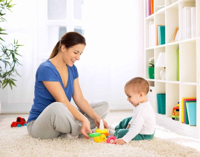 22/06/2017 Aprende a estimular a tu bebé en tu propia casa.

primera idea que debemos tener como padres es que los niños en la etapa de 0 a 2 años tienen una predisposición muy positiva hacia el aprendizaje, puesto que la base con la que cuentan es prácticamente nula. Todo lo que les proporcionemos les va a aportar un desarrollo y una estimulación positiva. Se confirma con esto, una vez más, que son como esponjas, cuentan con una plasticidad cerebral tan grande que hace que sean capaces de aprender a ritmos que incluso a los adultos en ocasiones nos sorprenden.

SOCIEDAD
ISTOCK