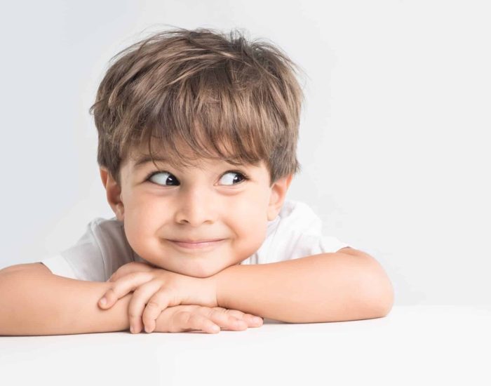 13/08/2017 Con estos trucos conseguirás que el niño aprenda a tranquilizarse.

muchos motivos para que un niño se sienta nervioso. Una frustración ante un mal resultado en un juego, la sensación previa a un examen, un pequeño conflicto con un hermano o con un compañero de clase. Un asunto que hay que tener en cuenta ya que los más pequeños no saben manejar estas emociones y este estrés puede terminar por dominarlos y haciendo que pierdan el sueño o se ven envueltos en una pelea.

SOCIEDAD
ISTOCK