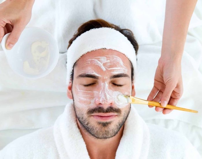 30/08/2017 Tratamientos de belleza para hombres.

mundo de los tratamientos estéticos ya no sólo está ceñido a mujeres, y son cada vez más los hombres que cuidan su piel y su cuerpo. "Ahora él está decidido a cuidarse y formar parte de las últimas tendencias, por lo que ya es habitual encontrar productos especialmente creados para ellos y para sus necesidades", explica Carmen Díaz, directora de Germaine Goya.

SOCIEDAD
ISTOCK