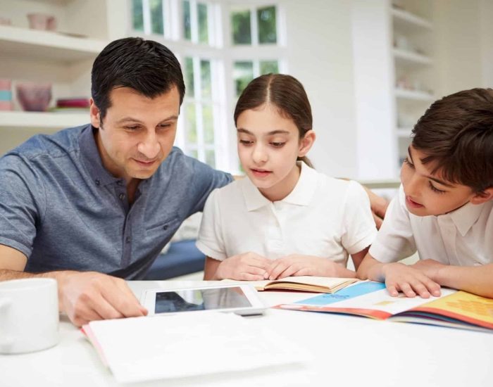 16/09/2017 Los padres pueden ayudar a hacer los deberes a sus hijos de muchas formas pero nunca deben asumir esta responsabilidad por ellos.
SOCIEDAD
ISTOCK