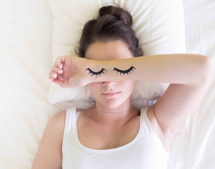 29/11/2017 ¿Sueñas Con Tener Un Sueño Reparador?.

bien es esencial para el organismo, es uno de los hábitos de vida saludables que no debemos olvidar. Dormir bien es tan importante como llevar una buena alimentación o hacer ejercicio, o beber suficiente agua. Un sueño reparador tiene beneficios físicos y psíquicos que contribuyen a nuestro bienestar y mejorar nuestra calidad de vida. Sin embargo, son muchas las personas que no duermen bien, y esto puede tener graves consecuencias para su salud.

SOCIEDAD
ISTOCK
