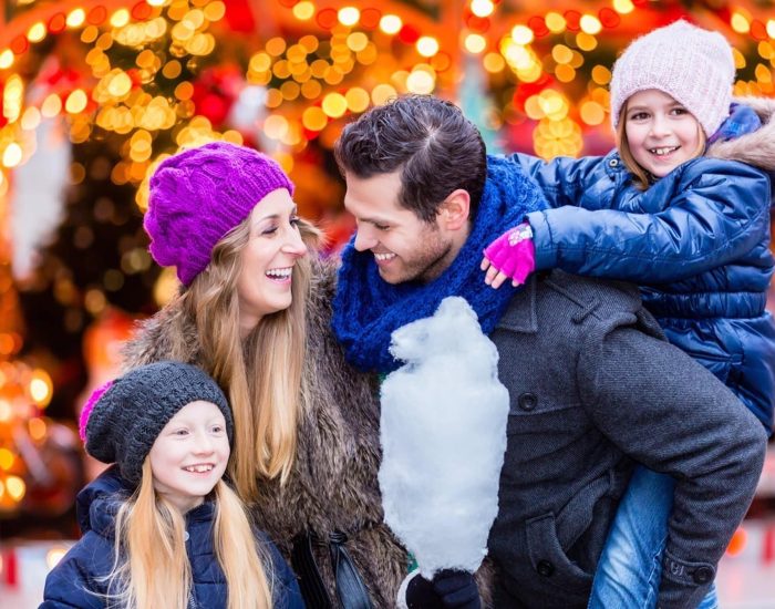 30/11/2017 Recupera la Navidad.

acerca la Navidad, las calles se llenan de luces, los villancicos inundan los centros comerciales, las plazas, las casas, la gente sale y solo piensa en comprar y comprar, nos empachamos con las comidas, las cenas de empresa y de amigos, y nosotros* Empezamos a notar un pellizco en el estómago que nos hace sentir de una manera completamente distinta a cómo nos sentíamos cuando éramos niños.

POLITICA SOCIEDAD
ISTOCK