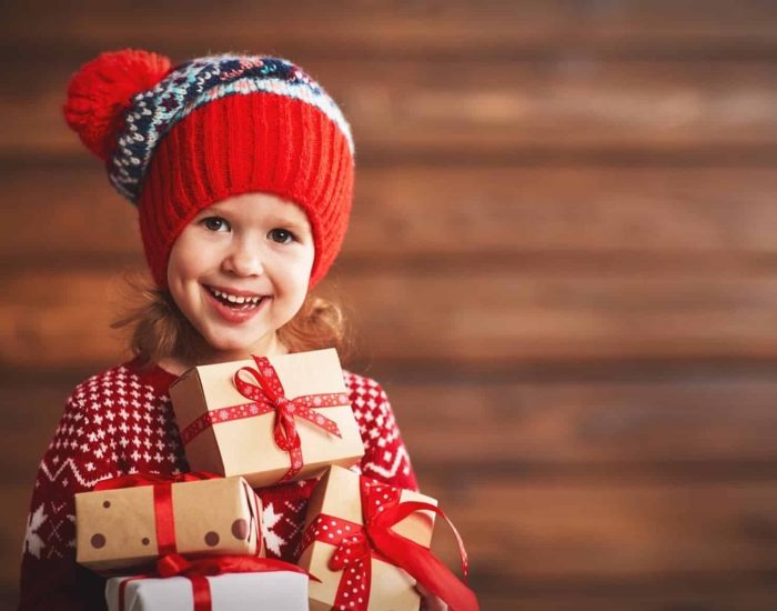 18/12/2017 Sigue la regla de los cuatro regalos.

es la cantidad que recomiendan los expertos para regalar en Navidad a los niños. consiste en selecciona solo cuatro cosas basándose siempre en cuatro principios.

SOCIEDAD
ISTOCK