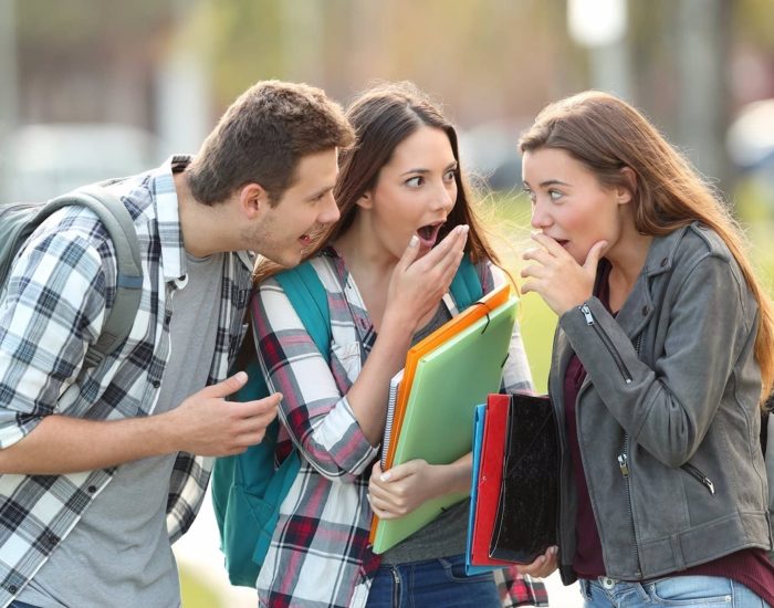 03/02/2018 Todo adolescente debe saber la diferencia entre cotillear y hablar de su día a día.
SOCIEDAD
ISROCK