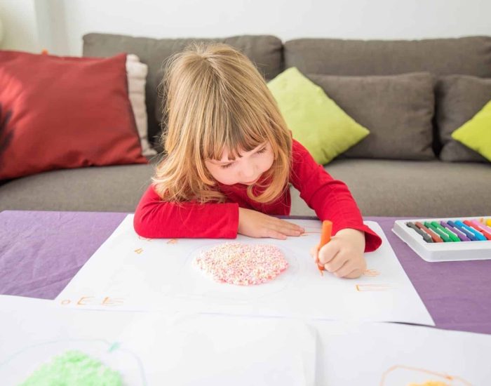 25/02/2017 Niños zurdos, aprender a escribir.

queramos negarlo, nuestra mentalidad considera que los zurdos son un problema y que hay que potenciar el ser diestro mientras se esté a tiempo. Pero así lo que realmente se potencia es la mala lateralización, lo que sí que crearía un auténtico problema.

SOCIEDAD
ISTOCK