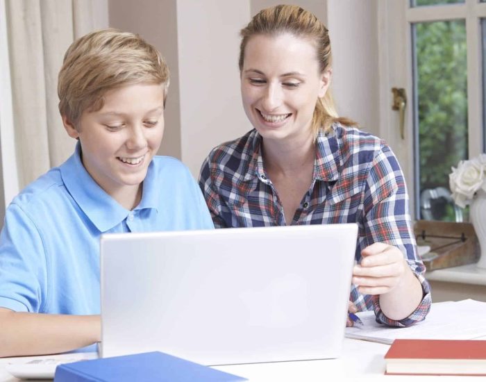 17/02/2018 Los padres siempre influyen en sus hijos y pueden tener repercusión en el futuro de sus hijos.
SOCIEDAD
ISTOCK