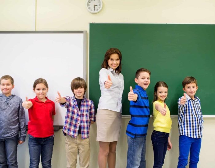 09/03/2018 Las propuestas de los mejores colegios despuntan.

innegable. Esta generación de padres meditamos todo lo concerniente a nuestros hijos mucho más que nuestros antecesores. Rumiamos su dieta, si comen o no alimentos con gluten. Reflexionamos sobre sus actividades extraescolares, si dejamos que se contenten con jugar al fútbol o les apuntamos a robótica para que vayan inclinándose hacia una carrera en ingeniería.

SOCIEDAD
ISTOCK
