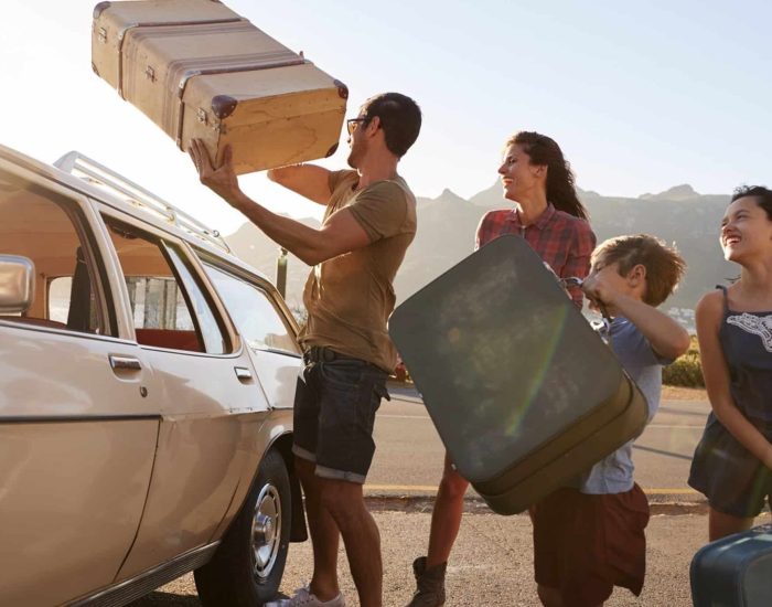 09/03/2018 Los viajes en familia deben tener en cuenta la edad del hijo.

con los hijos es todo un placer. Visita lugares lejanos, vivir su cultura y aprender juntos es una actividad que asegura momentos inolvidables a toda la familia. Sin embargo, hay que recordar que estos trayectos se realizan junto a personas en constante desarrollo. Desde bebé hasta adolescente o joven adulto, los padres deben recordar que en cada edad hay unos requerimientos distintos.

SOCIEDAD
ISTOCK