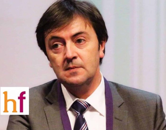 12/03/2018 Ciberbullying, el principal problema de los adolescentes.

diferencias reales existen entre bullying y ciberbullying? Jorge Flores, director de Pantallas Amigas, explica en qué consiste cada una de estas formas de acoso y qué consecuencias tienen en los adolescentes que son víctimas.

SOCIEDAD
HACER FAMILIA