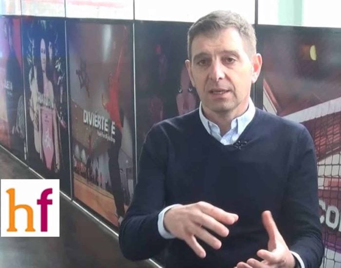 11/04/2018 La importancia de hacer deporte para los  niños.

enseña el deporte a los niños? ¿Cuáles son las ventajas y los beneficios de llevar una vida activa? El profesor Francisco Castaño Mena, autor del libro 'La mejor medalla: su educación', nos ofrece las claves para educar a nuestros hijos en el hábito del deporte y conseguir transmitir valores y buenos hábitos que completen su desarrollo.

SOCIEDAD
HACER FAMILIA