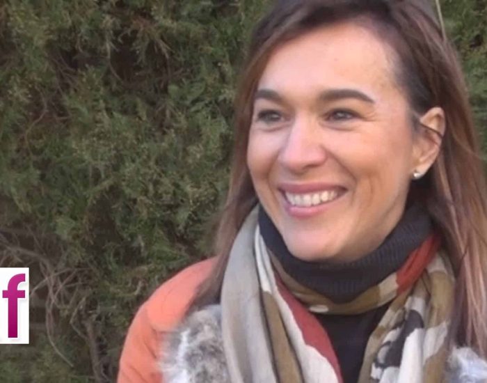 13/07/2018 Amor Vitamina: un vocabulario sorprendente.

entender bien una situación, muchas veces recurrimos a expresar lo que pensamos con 'palabras gráficas'. Esto es precisamente lo que ha conseguido la escritora Susana Moreu, en su libro Amor Vitamina. Pasa un buen rato con el sorprendente vocabulario que utiliza para expresar gráficamente algunas divertidas situaciones de la vida en pareja.

SOCIEDAD
HACER FAMILIA