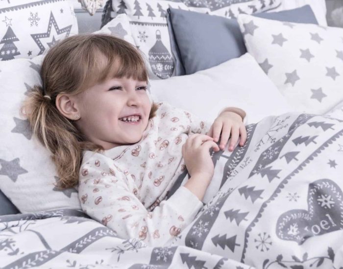 04/09/2018 Epilepsia y alteraciones del sueño.

vez son más los padres que escuchan como diagnóstico del neuropediatra que sus hijos no tienen lo que se denominan "trastornos del sueño", sino que lo que les sucede es que sufren crisis epilépticas que dificultan su descanso.

SOCIEDAD
ISTOCK