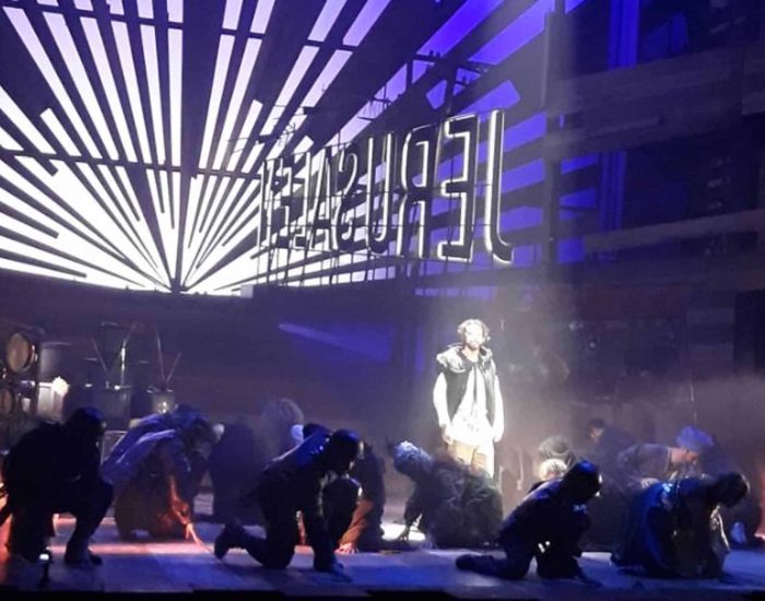 15/11/2018 33 el musical. Diirgida por el músico y sacerdote Toño Casado e interpretada por Christian Escuredo. Ideal para niños y familias.
SOCIEDAD
MARISOL NUEVO ESPIN