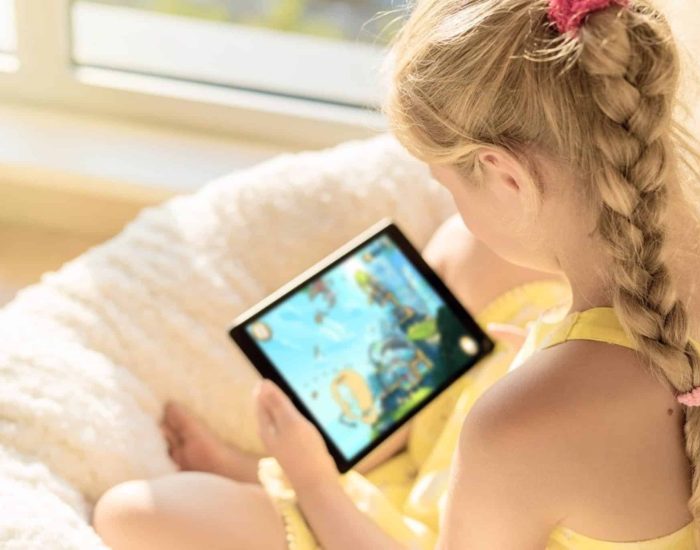 18/03/2019 El mundo audiovisual de los niños: las nuevas tendencias.

no se puede hablar solo de televisión. Con la aparición de los canales llamados infantiles, la oferta multicanal a la carta, los videos de películas, series, animación... la oferta es infinita.

SOCIEDAD
ISTOCK