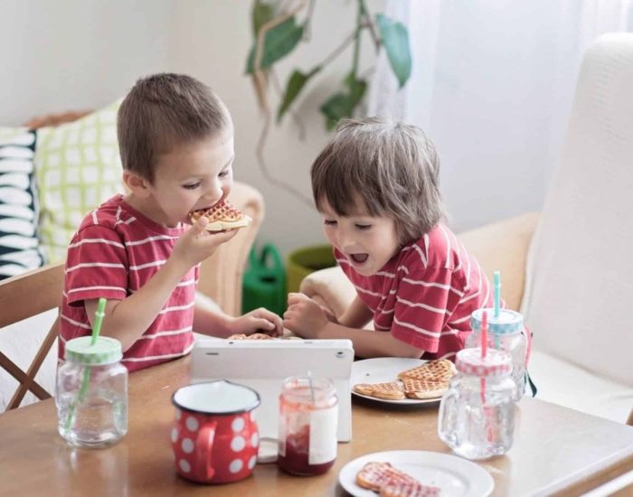 18/03/2019 Es un buen recurso para los niños utilizar los medios audiovisuales como soborno para que coman o estén tranquilos un rato.
SOCIEDAD
ISTOCK