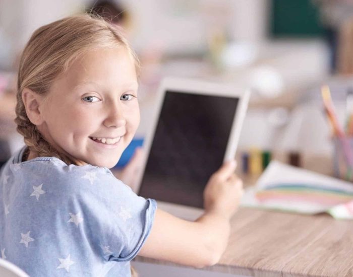 21/03/2019 El uso de las tabletas en el colegio, ¿por qué asusta a los padres?.

tecnología ha llegado a nuestras aulas y está causando algo de miedo a las familias, desconfianza a lo desconocido, a enfrentarse a la novedad y a no saber cómo actuar ante algo que no dominan.

SOCIEDAD
ISTOCK
