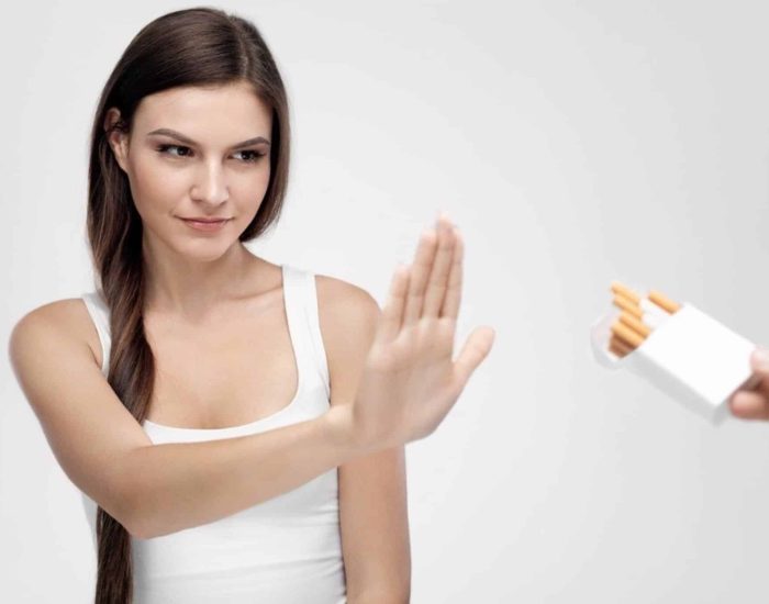 22/05/2019 Cómo evitar que empiecen a fumar: ¡no des la primera calada!.

y punto. Porque #FumarNoMola. Con motivo del Día Mundial sin Tabaco, GSK España difunde un libro dirigido a jóvenes desde los 11 años sobre cómo los adolescentes se enfrentan por primera vez a esta adicción. Nos planteamos el reto de ayudar a niños y adolescentes a decir NO al primer cigarrillo y evitar que empiecen a fumar. Para ello necesitan , además de valor, información", asegura Esteban Palomo, director de Patient Advocacy de GSK España.

SOCIEDAD
ISTOCK