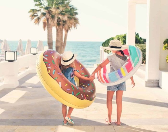28/06/2019 Planes para hacer a diario cuando los niños tienen vacaciones.

vacaciones escolares son para los más jóvenes de la casa, la gran alegría del año, pero en la mayoría de los casos, su organización supone cierto problema para los progenitores. Es necesario cuadrar horarios de trabajo, vacaciones, tiempo con los abuelos, actividades al aire libre, excursiones* Pero lo que más nos interesa a los adultos es que los más pequeños se diviertan con planes tan divertidos como educativos, es decir, que disfruten de un ocio con contenido.

SOCIEDAD
ISTOCK