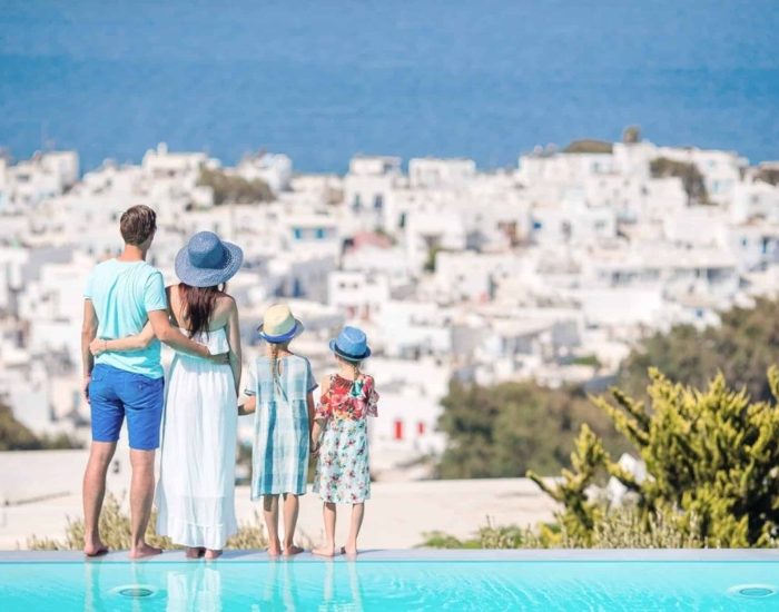 02/07/2019 Escucha a tus hijos, antes de hacer planes de vacaciones.

qué son las vacaciones? Para descansar. Sí, ¿pero descansar de qué? Hay que descansar de la fatiga física y psíquica que provienen del trabajo profesional, o de no tenerlo, y del cansancio de horarios rígidos de entradas y salidas, recogidas de hijos en el colegio, en el entrenamiento, en la competición del fin de semana; de preparar desayunos y meriendas a las 7 de la mañana...

SOCIEDAD
ISTOCK