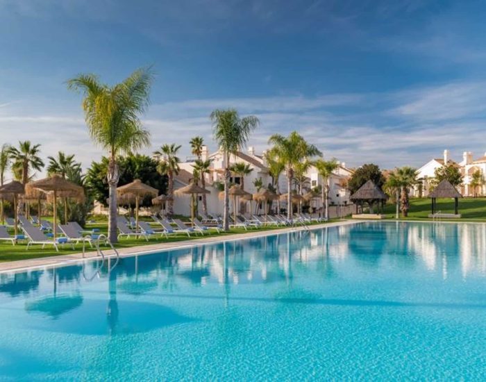 04/07/2019 Hotel Sheraton Hacienda del Álamo Golf&Spa Resort.

de las merecidas vacaciones con los niños es el sueño de muchas familias, que buscan un lugar para relajarse en pareja y que al mismo tiempo resulte divertido y entretenido para sus hijos. Ahora el hotel es más importante que el destino.

SOCIEDAD
ADH HOTELES