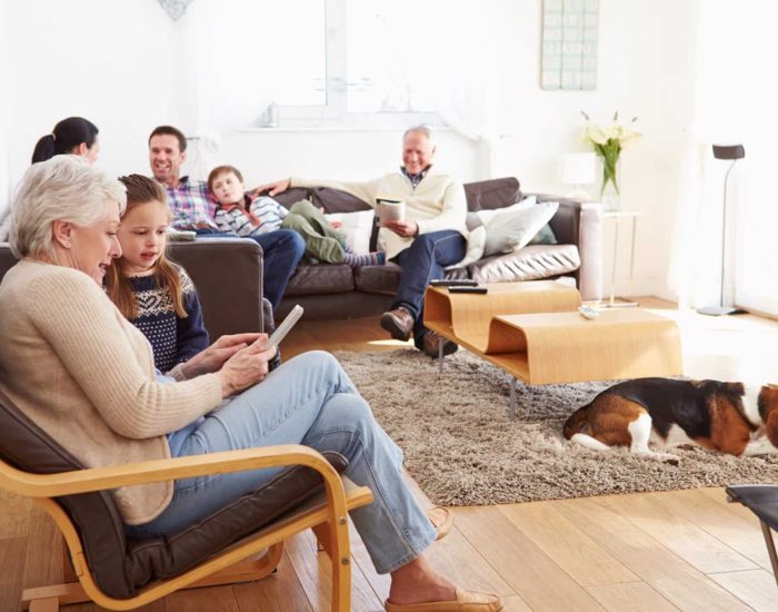 12/03/2014 Vacaciones con los abuelos: cómo conseguir que salga bien.

llegada del verano implica pasar más tiempo en familia y eso incluye también a los abuelos. Los días de vacaciones en la casa familiar pueden originar situaciones de conflicto, sobre todo en lo referente a la autoridad de padres y abuelos. Por eso es necesario establecer unas pautas que dejen claro el papel de cada uno.

SOCIEDAD
ISTOCK