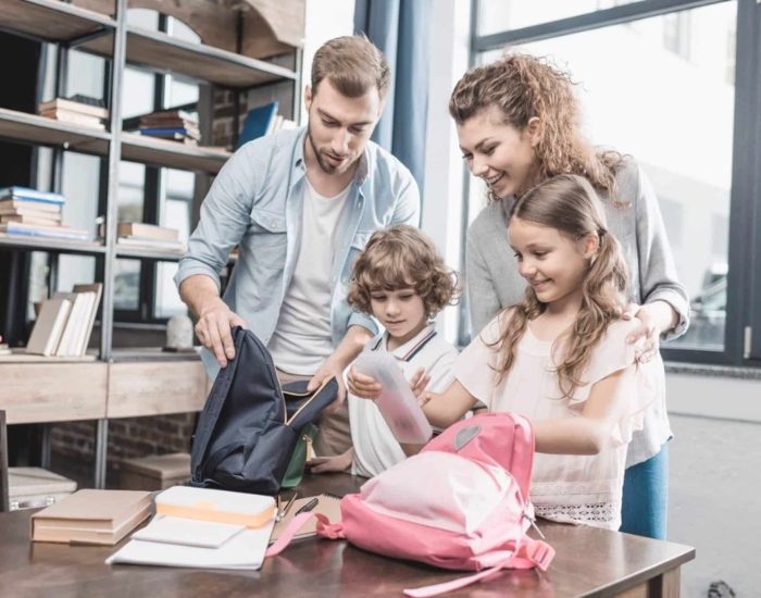 03/09/2019 Cómo motivar a tus hijos para volver al cole con éxito.

el periodo de vacaciones tanto los niños como los padres aprovechan para hacer la desconexión de todas las exigencias del curso escolar. Esta desconexión es necesaria para descansar y cargar pilas de cara a afrontar el nuevo curso pero, en ocasiones, puede llegar a suponer cierto descontrol e incluso la pérdida de algunos hábitos adquiridos con anterioridad, especialmente, en edades tempranas. Con esta serie de consejos para poner en práctica las semanas previas a la vuelta al cole ayudaremos a hacerla más llevadera y exitosa.

SOCIEDAD
ISTOCK