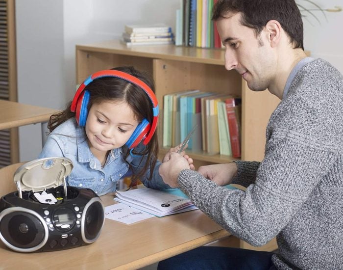 02/12/2017 Kumon English es un método pedagógico para aprender inglés mediante la inmersión lingüística.

English es un método pedagógico contrastado que ayuda a los alumnos a ser responsables y competentes mientras aprenden a dominar el inglés. La ventaja de Kumon English con respecto a otros métodos de enseñanza de inglés para niños es la orientación individualizada que permite a cada alumno avanzar en función de sus capacidades, que a su vez se van desarrollando cada día, a partir de los 2 años  , sin límite por edad o curso escolar y durante todos los días del año.

SOCIEDAD
KUMON ENGLISH